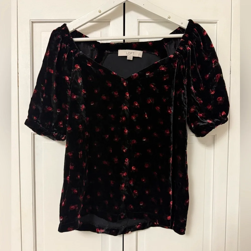 LOFT Velvet Top with Red Floral Design Puff Sleeve Vamp Fairy Grunge Whimsigoth